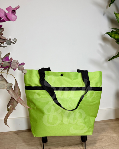 Carrito compra plegable compacto guardado ocupando mínimo espacio